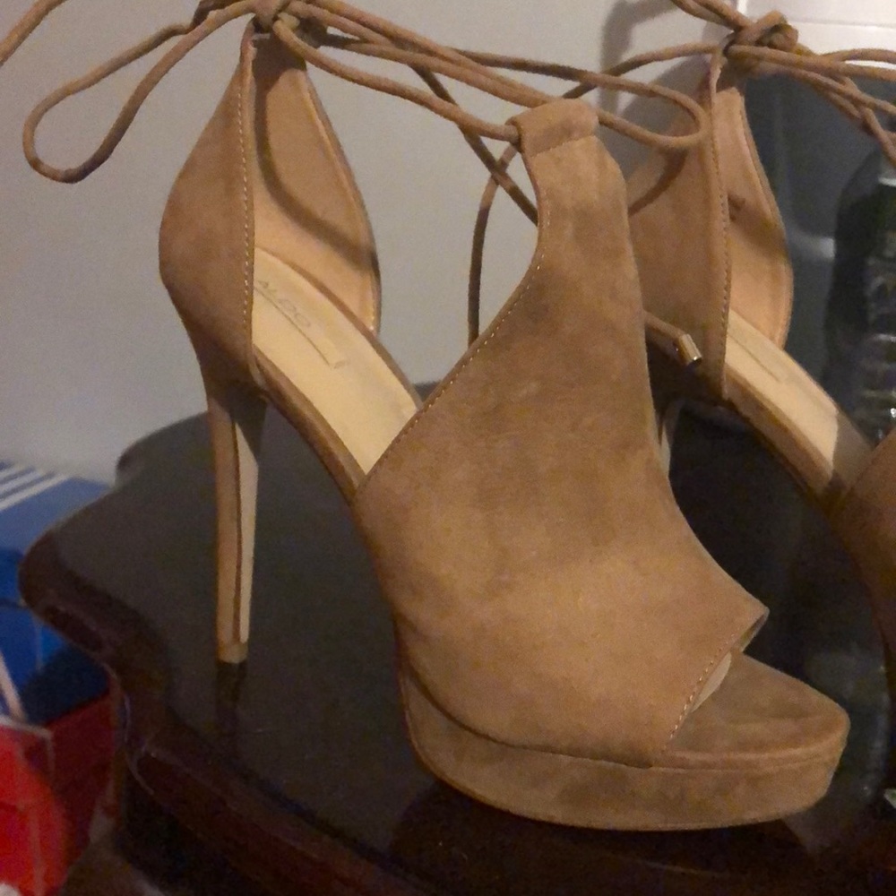 Cute ALDO high heels cream